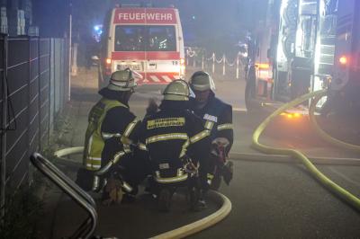 Neckatailfingen: Brand in einem Entsorgungsbetrieb auf ca. 150qm Flaeche